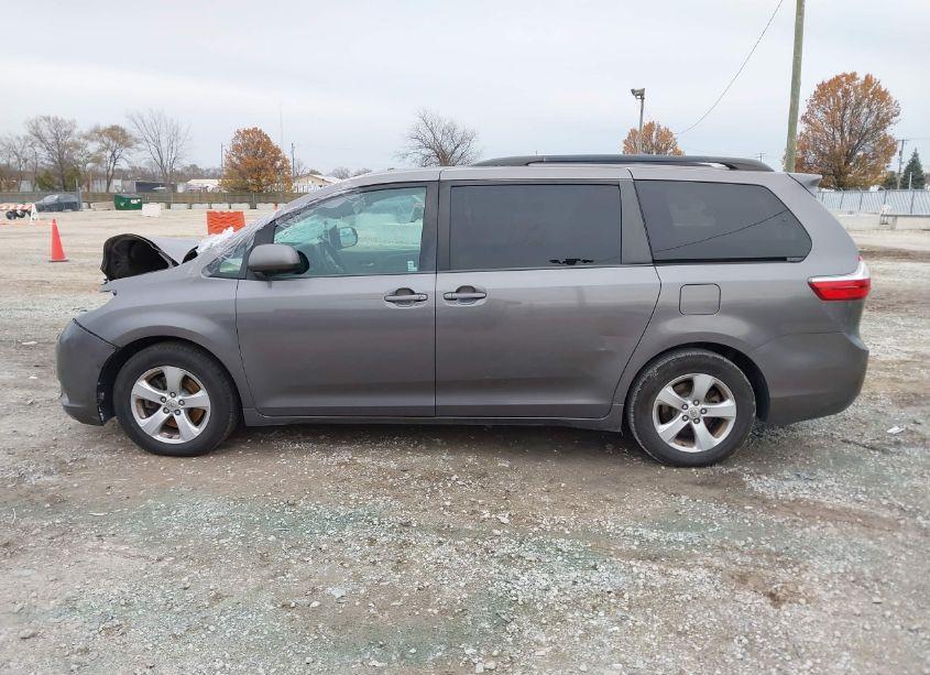 Photo 14 of 2015 Toyota Sienna LE 8 PASSENGER (VIN 5TDKK3DC0FS680156)