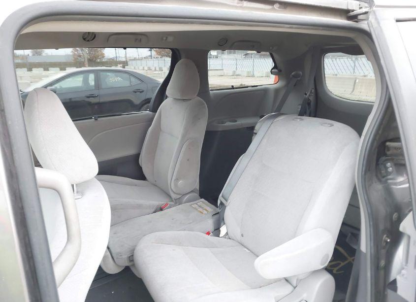 Photo 8 of 2015 Toyota Sienna LE 8 PASSENGER (VIN 5TDKK3DC0FS680156)