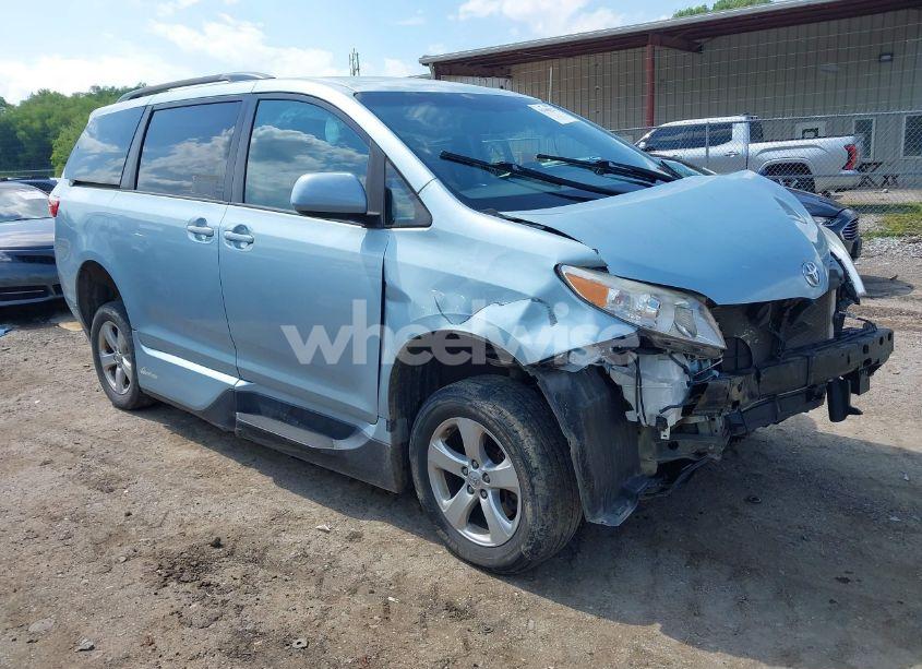 2015 Toyota Sienna LE 7 PASSENGER (VIN 5TDKK3DC0FS682828) main photo
