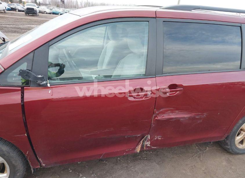 Photo 6 of 2016 Toyota Sienna LE 8 PASSENGER (VIN 5TDKK3DC0GS751907)