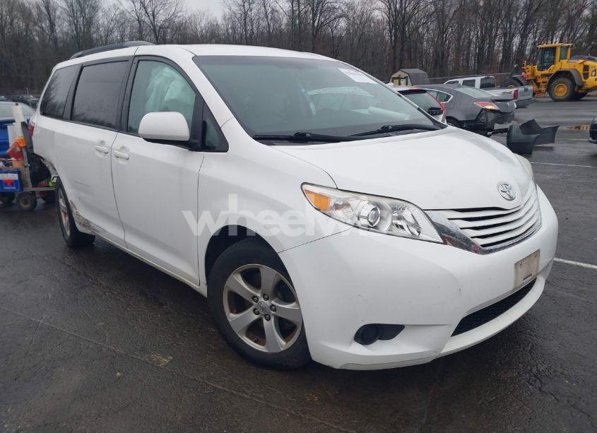 2016 Toyota Sienna LE 8 PASSENGER (VIN 5TDKK3DC0GS764513) main photo