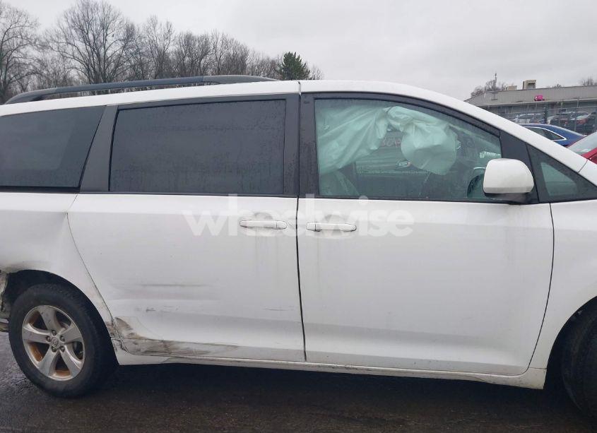 Photo 14 of 2016 Toyota Sienna LE 8 PASSENGER (VIN 5TDKK3DC0GS764513)