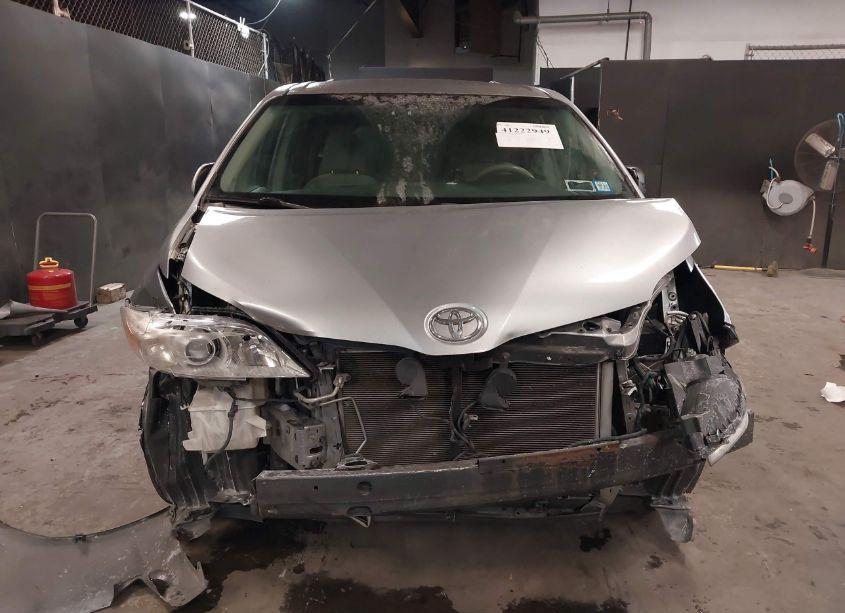 Photo 13 of 2011 Toyota Sienna LE V6 (VIN 5TDKK3DC1BS003515)
