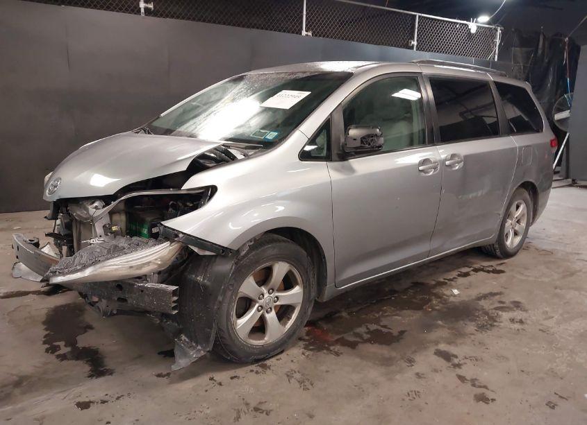 Photo 2 of 2011 Toyota Sienna LE V6 (VIN 5TDKK3DC1BS003515)