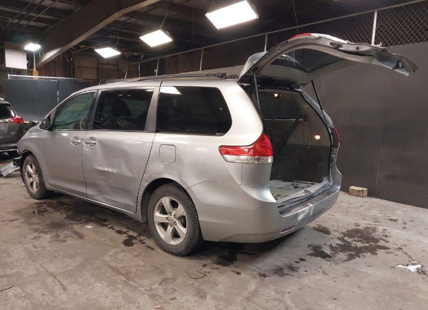 Photo 3 of 2011 Toyota Sienna LE V6 (VIN 5TDKK3DC1BS003515)