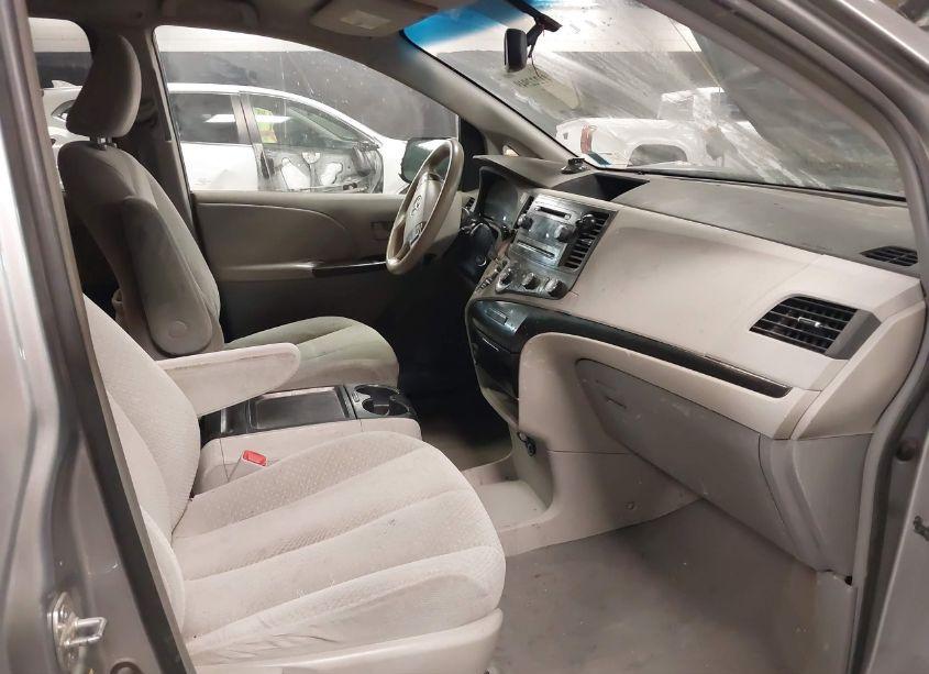 Photo 5 of 2011 Toyota Sienna LE V6 (VIN 5TDKK3DC1BS003515)