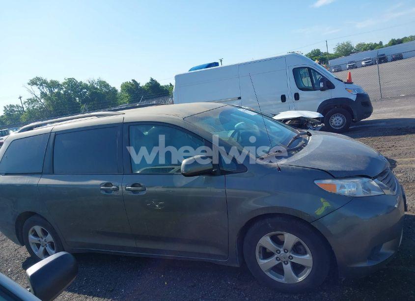Photo 13 of 2011 Toyota Sienna LE V6 (VIN 5TDKK3DC1BS016524)