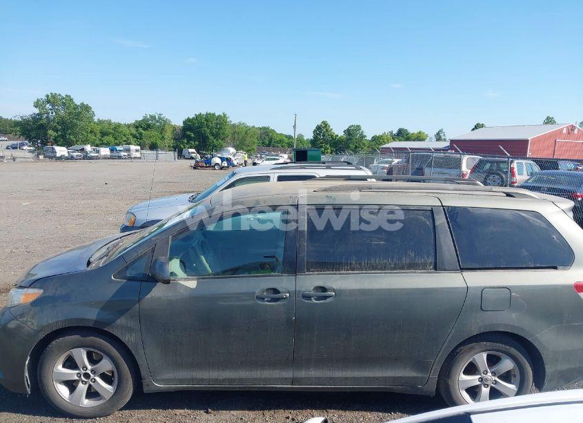 Photo 14 of 2011 Toyota Sienna LE V6 (VIN 5TDKK3DC1BS016524)