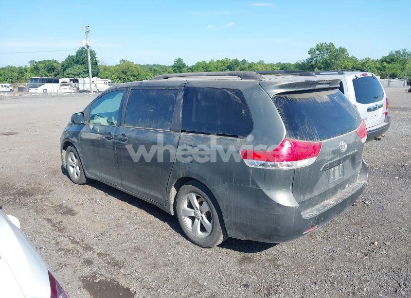 Photo 3 of 2011 Toyota Sienna LE V6 (VIN 5TDKK3DC1BS016524)