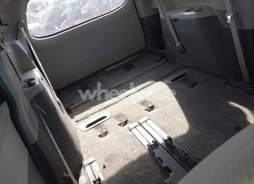 Photo 8 of 2011 Toyota Sienna LE V6 (VIN 5TDKK3DC1BS016524)