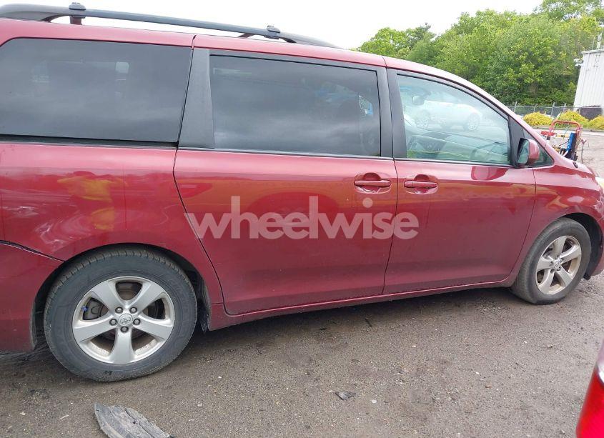 Photo 13 of 2011 Toyota Sienna LE V6 (VIN 5TDKK3DC1BS023229)