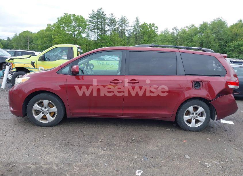 Photo 14 of 2011 Toyota Sienna LE V6 (VIN 5TDKK3DC1BS023229)