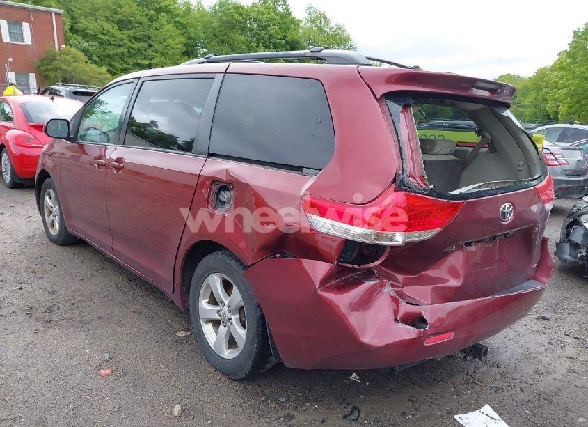 Photo 3 of 2011 Toyota Sienna LE V6 (VIN 5TDKK3DC1BS023229)