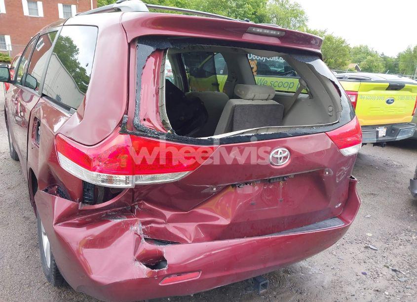 Photo 6 of 2011 Toyota Sienna LE V6 (VIN 5TDKK3DC1BS023229)