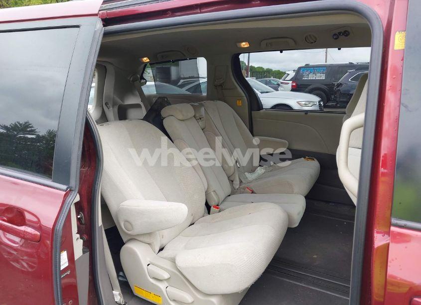 Photo 8 of 2011 Toyota Sienna LE V6 (VIN 5TDKK3DC1BS023229)