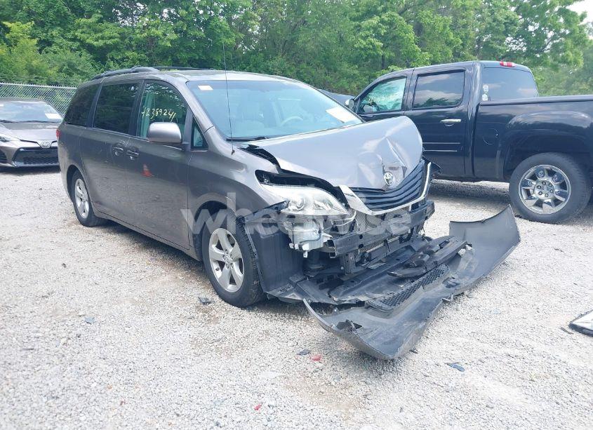 2011 Toyota Sienna LE V6 (VIN 5TDKK3DC1BS045280) main photo