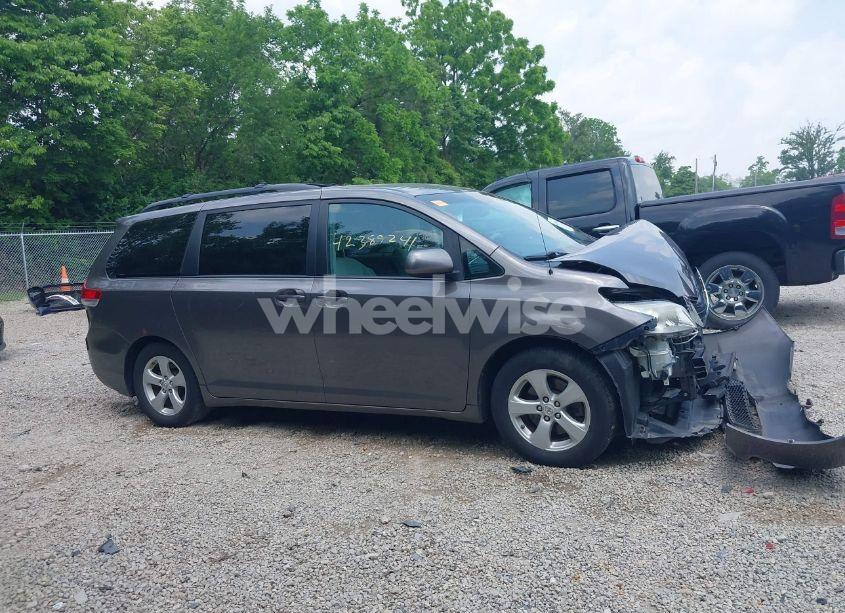 Photo 14 of 2011 Toyota Sienna LE V6 (VIN 5TDKK3DC1BS045280)