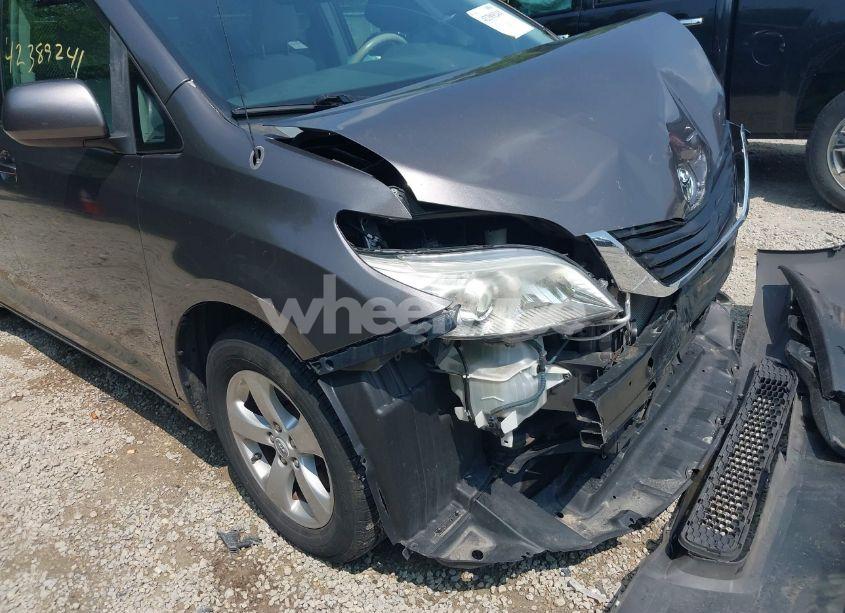 Photo 19 of 2011 Toyota Sienna LE V6 (VIN 5TDKK3DC1BS045280)