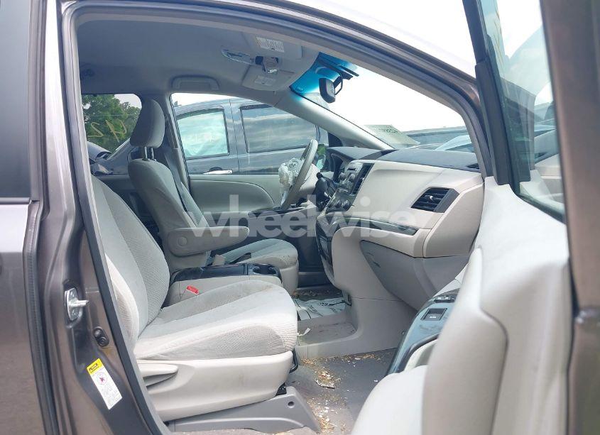 Photo 5 of 2011 Toyota Sienna LE V6 (VIN 5TDKK3DC1BS045280)