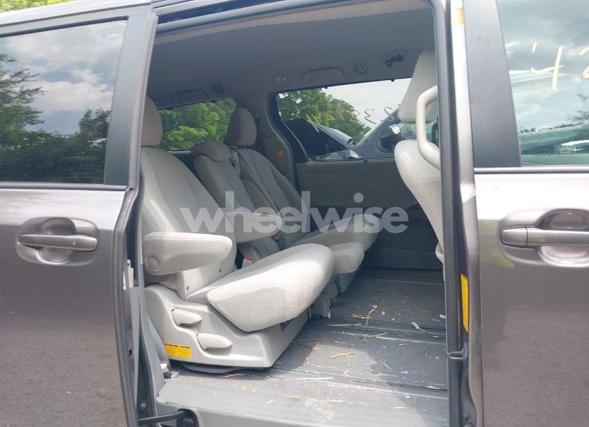 Photo 8 of 2011 Toyota Sienna LE V6 (VIN 5TDKK3DC1BS045280)