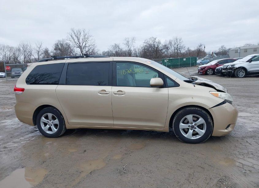 Photo 13 of 2011 Toyota Sienna LE V6 (VIN 5TDKK3DC1BS047966)