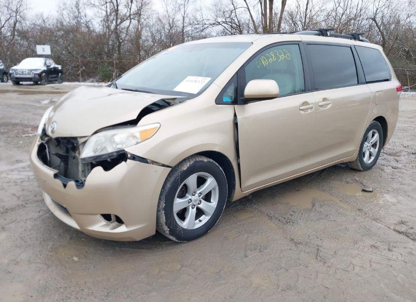 Photo 2 of 2011 Toyota Sienna LE V6 (VIN 5TDKK3DC1BS047966)