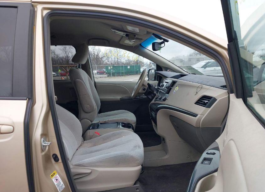 Photo 5 of 2011 Toyota Sienna LE V6 (VIN 5TDKK3DC1BS047966)