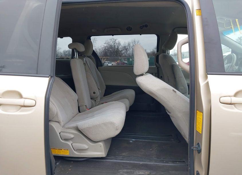 Photo 8 of 2011 Toyota Sienna LE V6 (VIN 5TDKK3DC1BS047966)