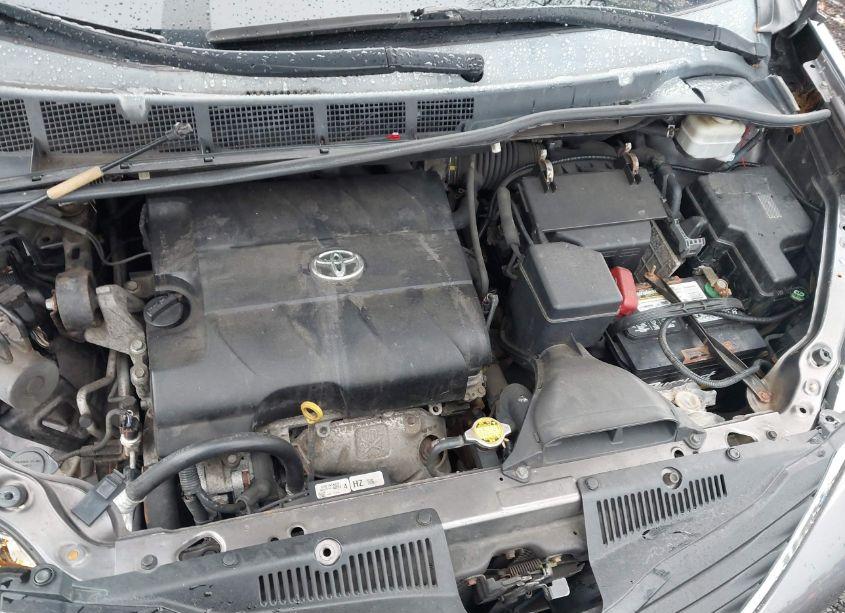 Photo 10 of 2011 Toyota Sienna LE V6 (VIN 5TDKK3DC1BS058949)