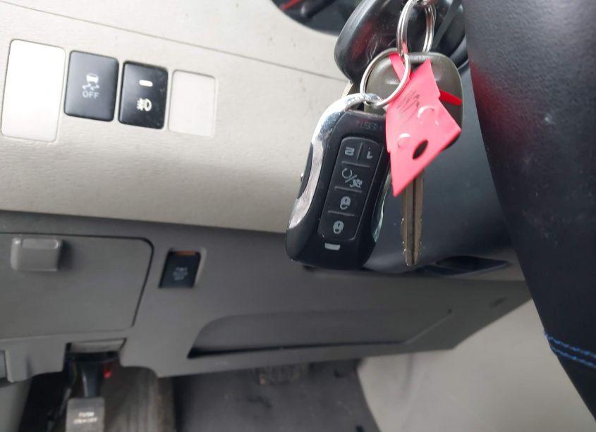 Photo 11 of 2011 Toyota Sienna LE V6 (VIN 5TDKK3DC1BS058949)