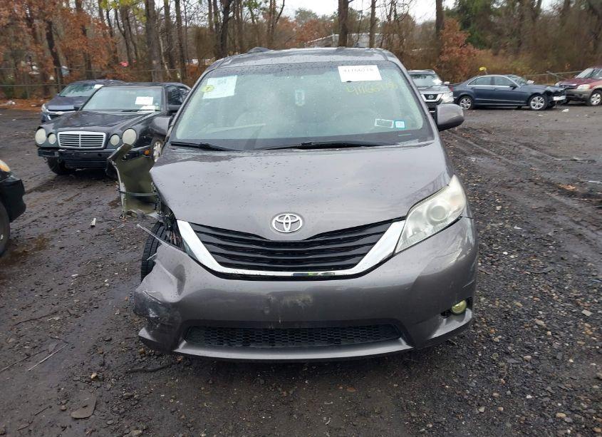 Photo 12 of 2011 Toyota Sienna LE V6 (VIN 5TDKK3DC1BS058949)