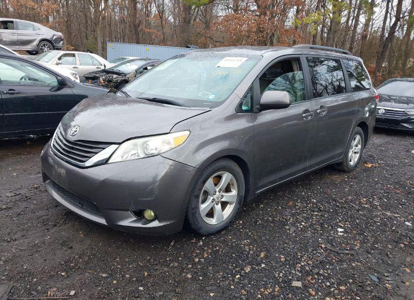 Photo 2 of 2011 Toyota Sienna LE V6 (VIN 5TDKK3DC1BS058949)