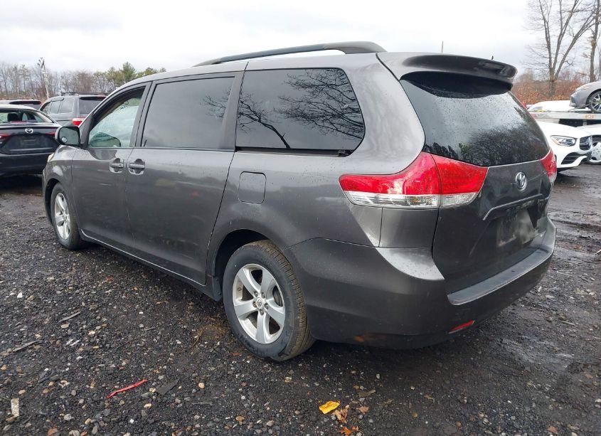 Photo 3 of 2011 Toyota Sienna LE V6 (VIN 5TDKK3DC1BS058949)