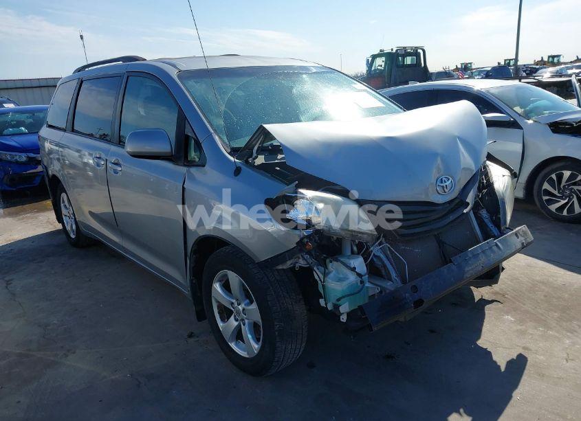 2011 Toyota Sienna LE V6 (VIN 5TDKK3DC1BS093135) main photo