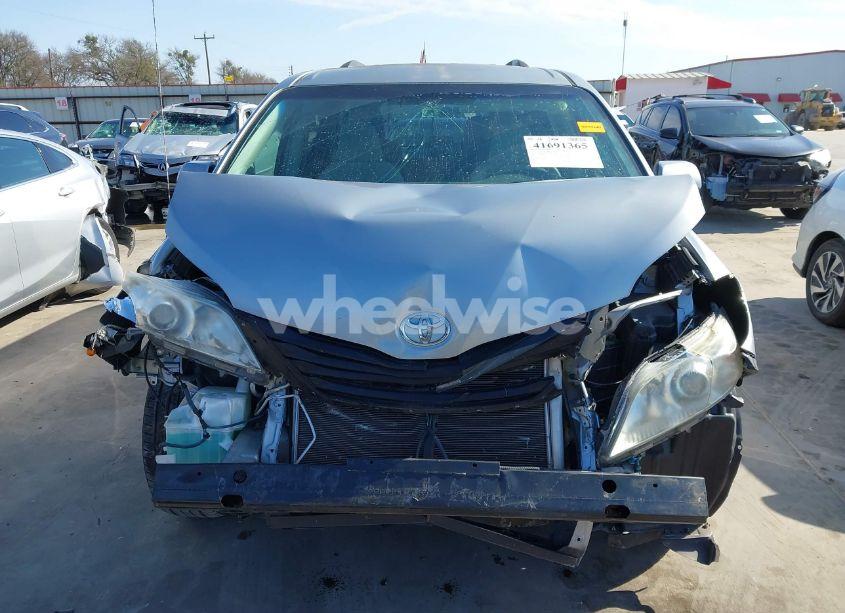 Photo 13 of 2011 Toyota Sienna LE V6 (VIN 5TDKK3DC1BS093135)