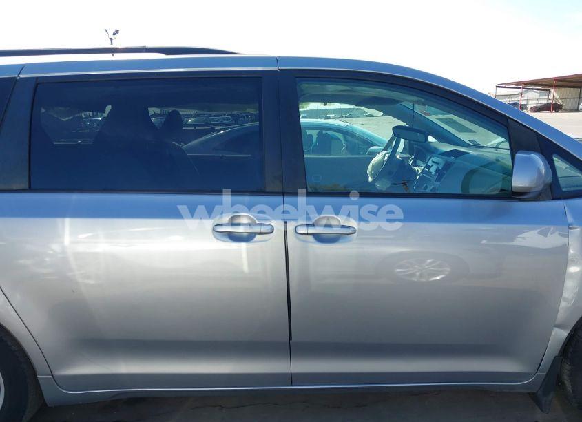 Photo 14 of 2011 Toyota Sienna LE V6 (VIN 5TDKK3DC1BS093135)
