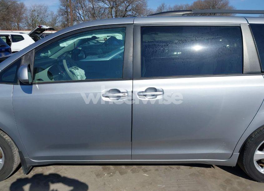 Photo 15 of 2011 Toyota Sienna LE V6 (VIN 5TDKK3DC1BS093135)