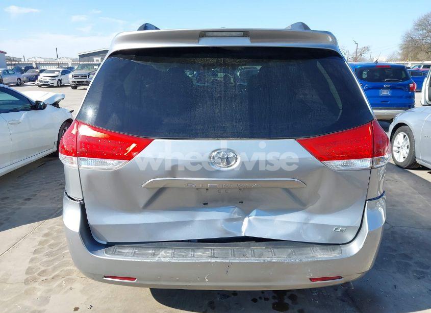 Photo 17 of 2011 Toyota Sienna LE V6 (VIN 5TDKK3DC1BS093135)