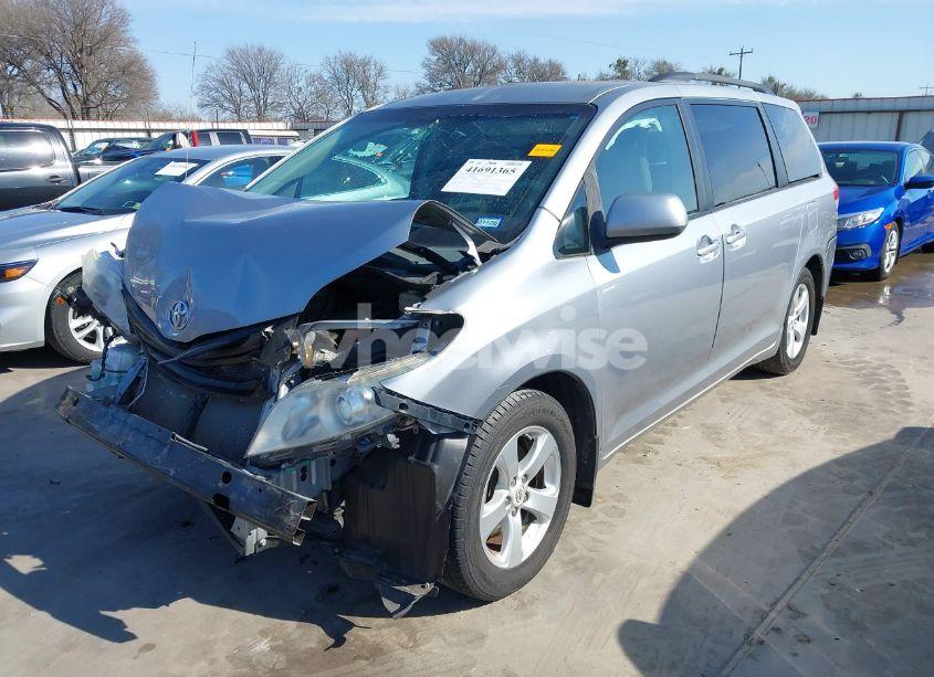 Photo 2 of 2011 Toyota Sienna LE V6 (VIN 5TDKK3DC1BS093135)