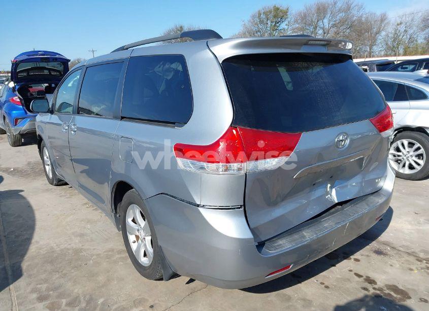 Photo 3 of 2011 Toyota Sienna LE V6 (VIN 5TDKK3DC1BS093135)