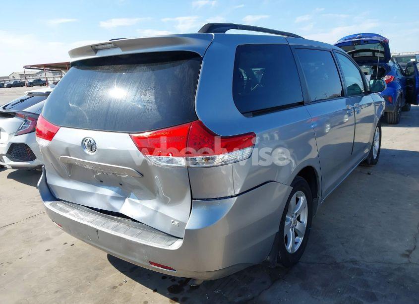 Photo 4 of 2011 Toyota Sienna LE V6 (VIN 5TDKK3DC1BS093135)