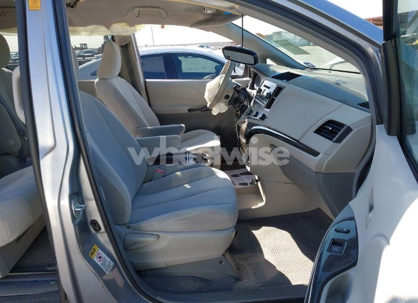 Photo 5 of 2011 Toyota Sienna LE V6 (VIN 5TDKK3DC1BS093135)