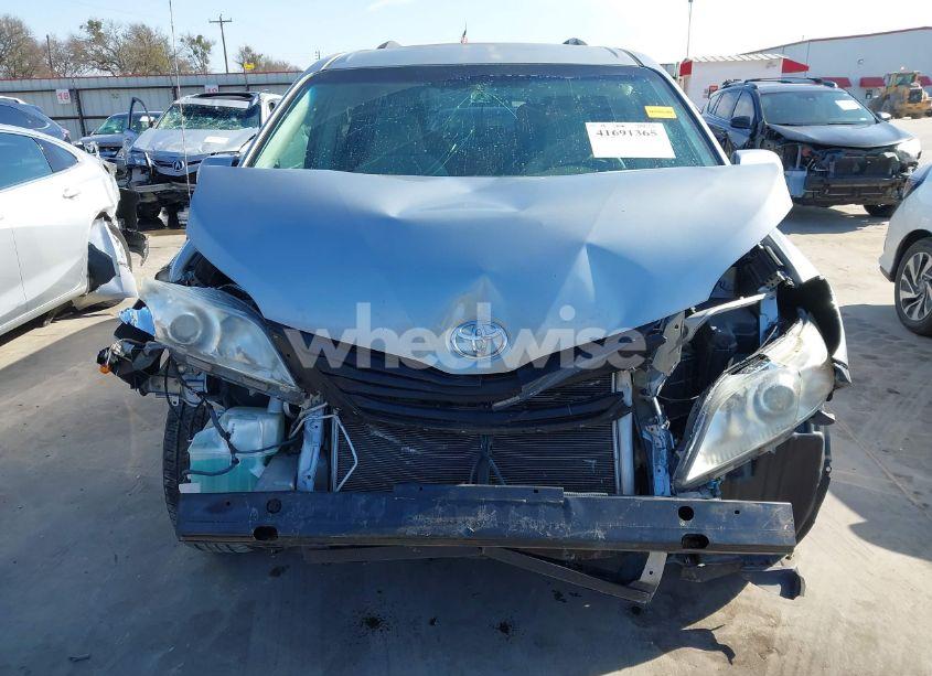 Photo 6 of 2011 Toyota Sienna LE V6 (VIN 5TDKK3DC1BS093135)