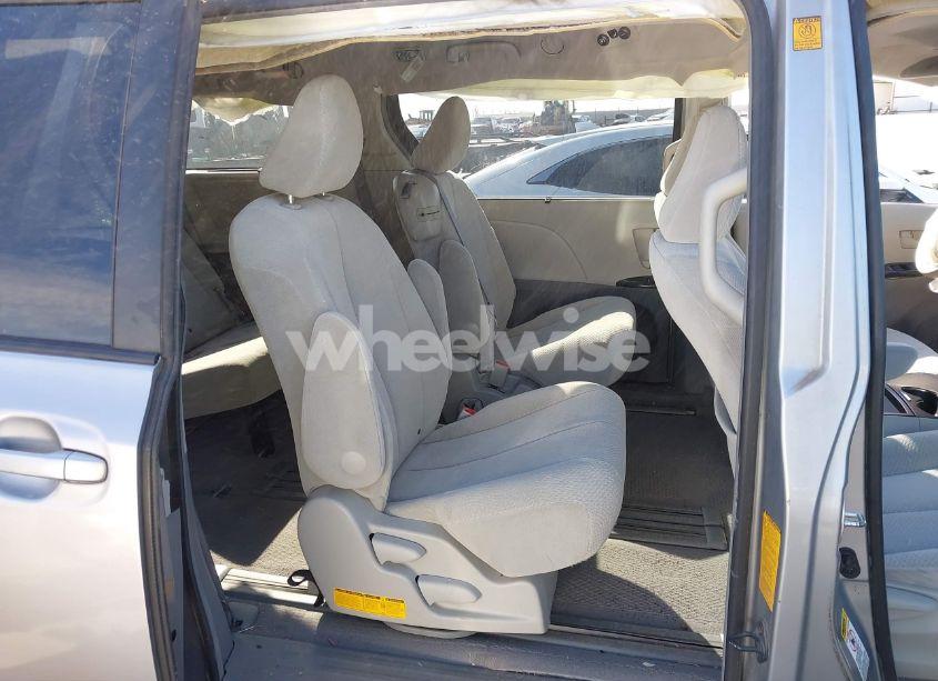 Photo 8 of 2011 Toyota Sienna LE V6 (VIN 5TDKK3DC1BS093135)