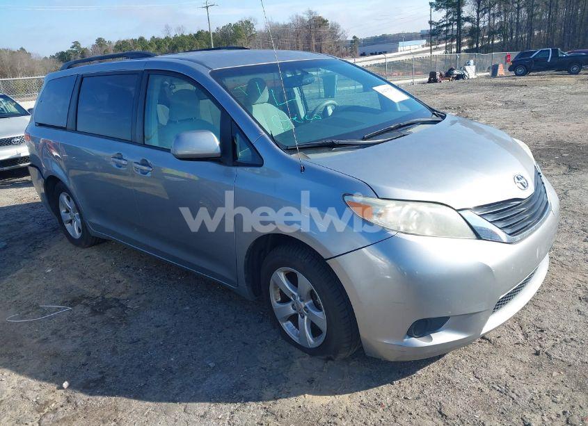 2011 Toyota Sienna LE V6 (VIN 5TDKK3DC1BS103307) main photo