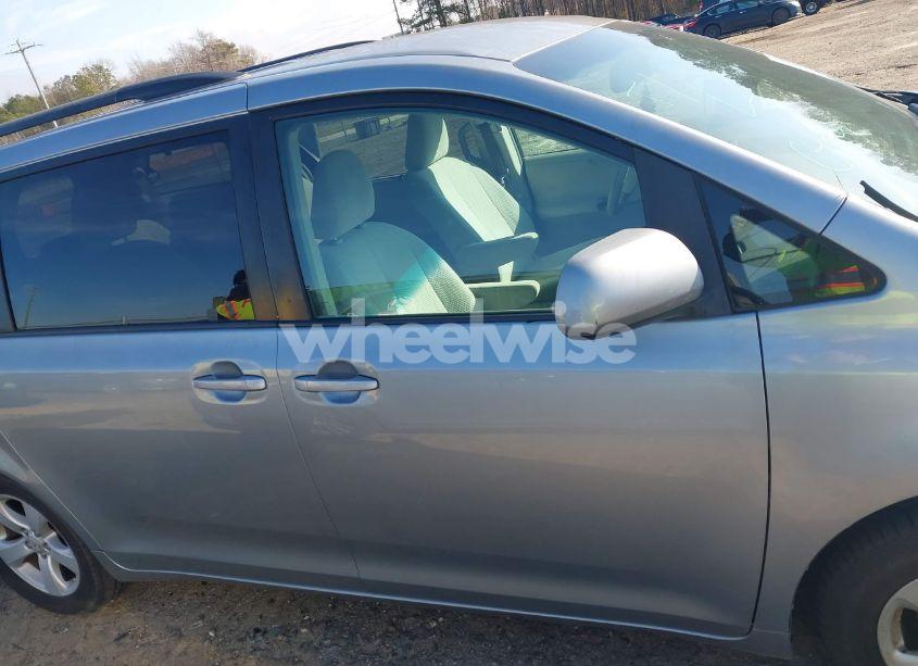 Photo 13 of 2011 Toyota Sienna LE V6 (VIN 5TDKK3DC1BS103307)