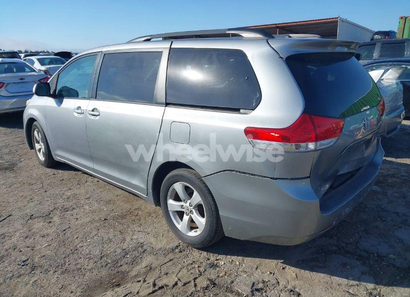 Photo 3 of 2011 Toyota Sienna LE V6 (VIN 5TDKK3DC1BS103307)