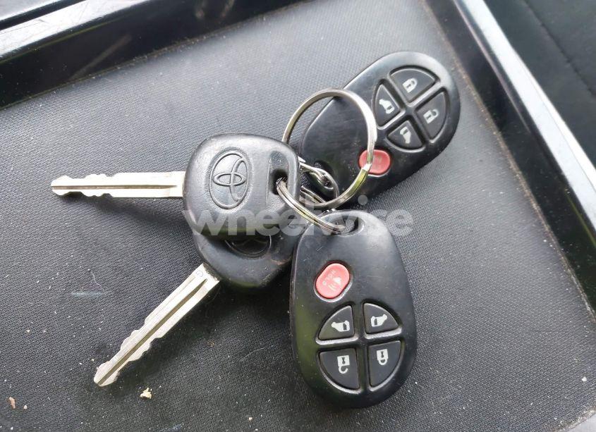 Photo 11 of 2011 Toyota Sienna LE V6 (VIN 5TDKK3DC1BS118194)