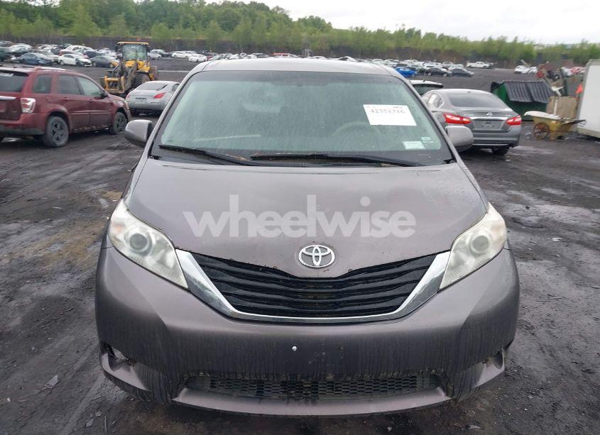 Photo 12 of 2011 Toyota Sienna LE V6 (VIN 5TDKK3DC1BS118194)