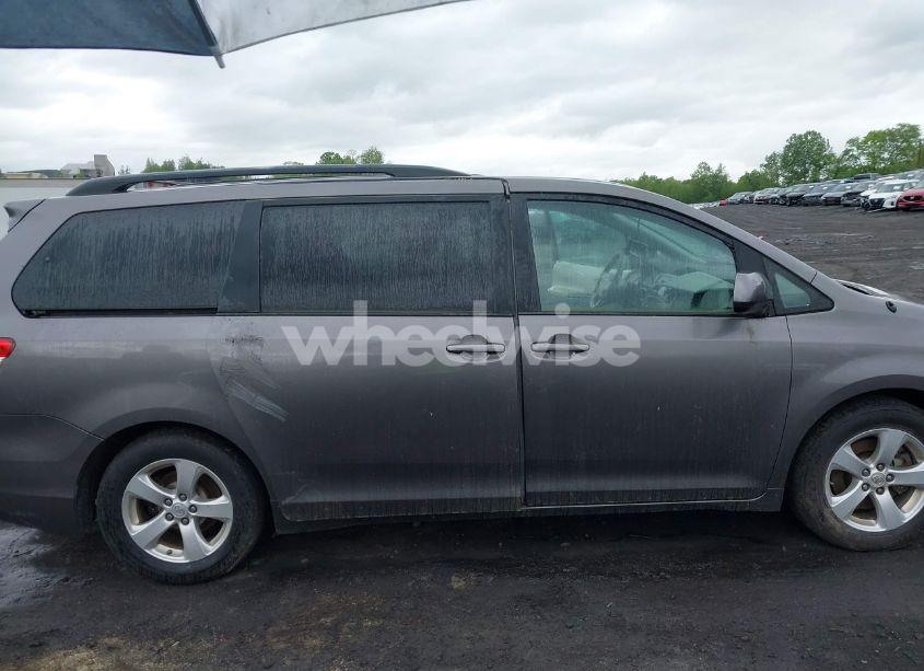 Photo 13 of 2011 Toyota Sienna LE V6 (VIN 5TDKK3DC1BS118194)